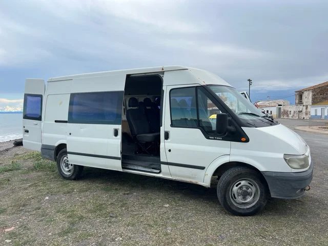 Ford Transit — lateral