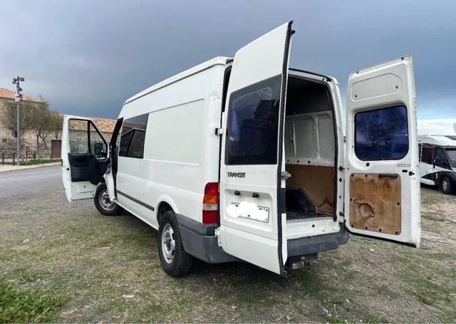 Ford Transit — puerta lateral