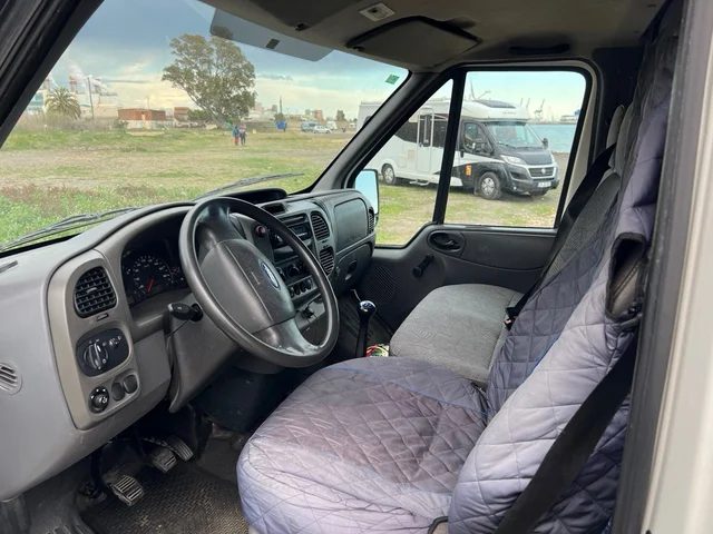 Ford Transit — cabina